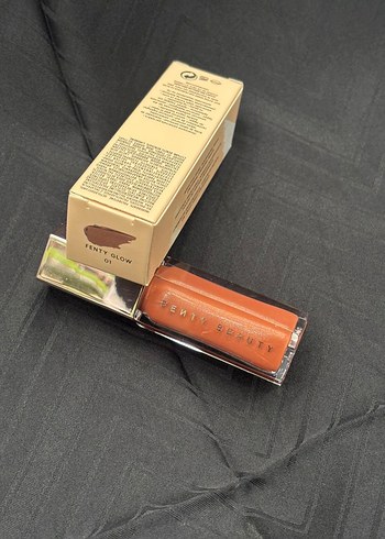 Fenty Beauty Parlak Bej Dudak Parlatıcısı - Görsel 2