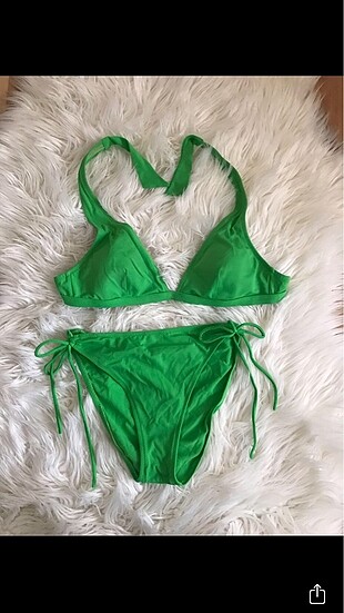 Yeşil bikini takımı