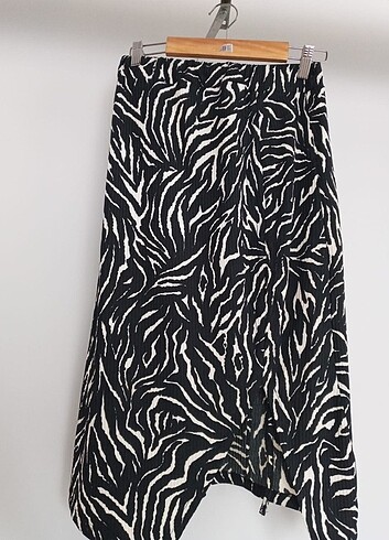 Büzgü detayli zebra etek
