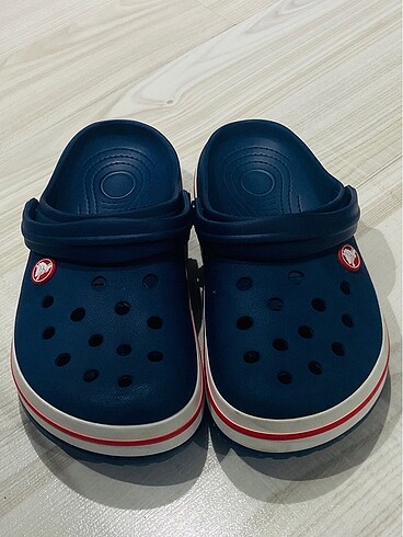 Erkek çocuk lacivert 35 numara crocs terlik