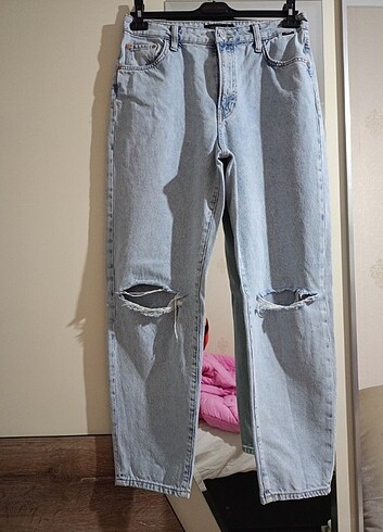 Mavi Yırtık Detaylı Mom Jean - Görsel 4