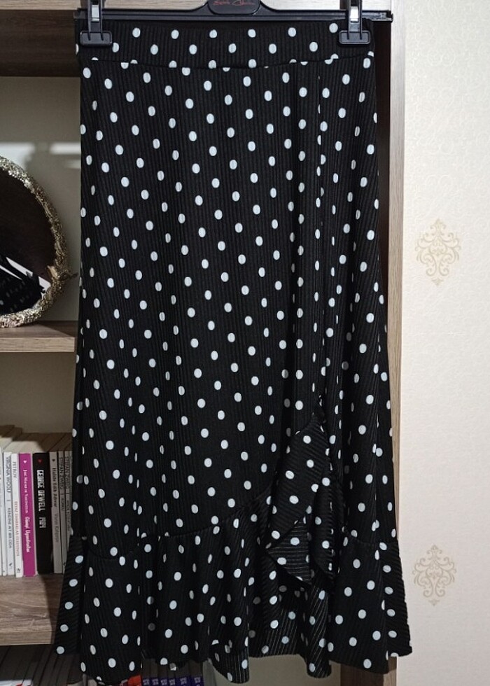  Volanlı Yüksek Bel Puantiye Desenli Midi Örme Etek  - Görsel 4