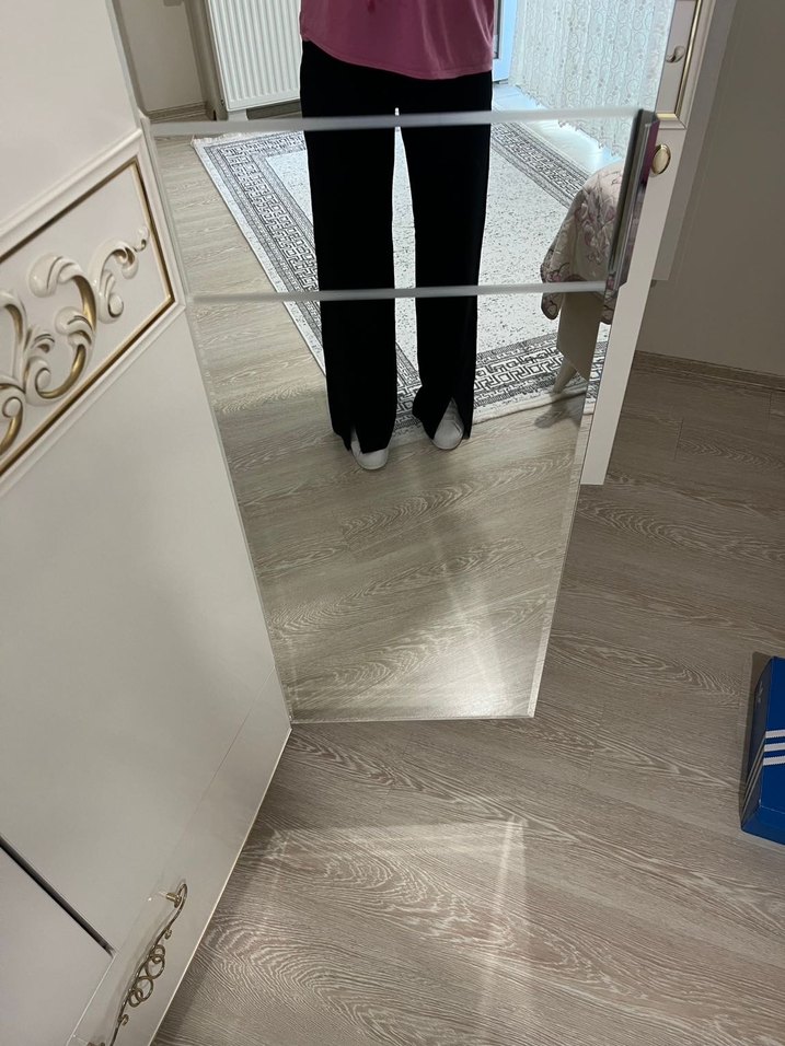 Siyah yırtmaçlı bol krem pantolon - Görsel 2