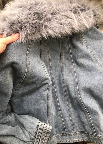 Kadın Açık Mavi Kürklü Nakışlı Denim Mont - Görsel 4