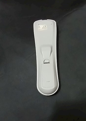 Beyaz ve Gri TV kumandası - Görsel 2