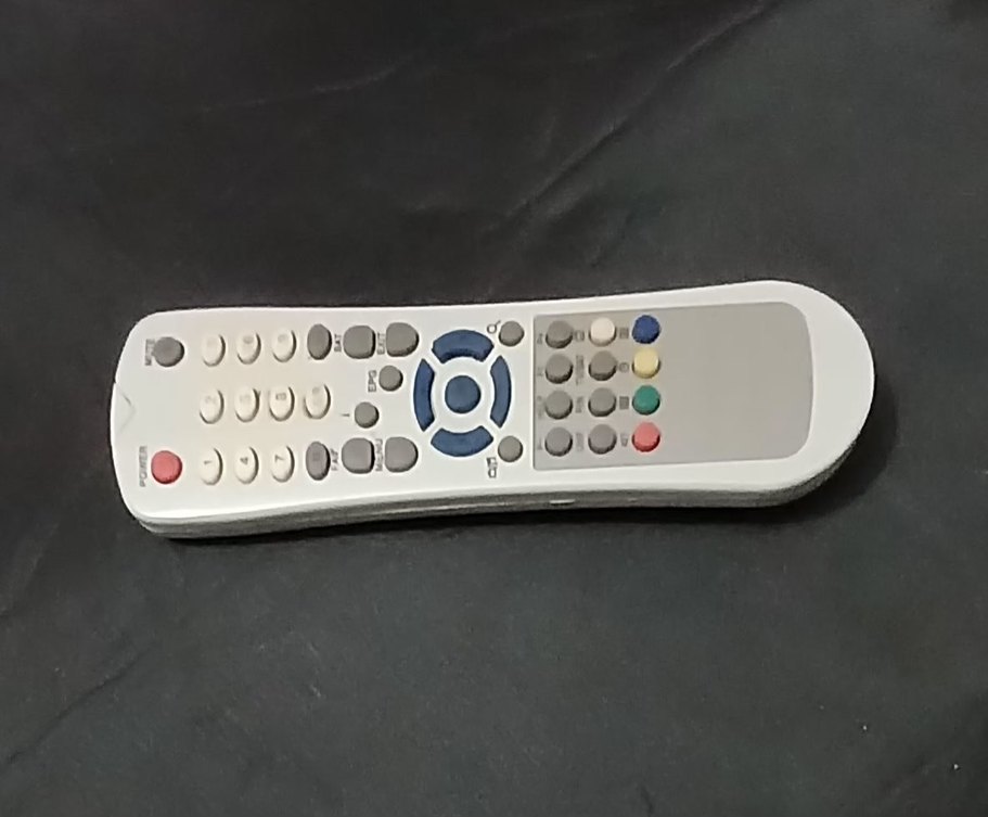 Beyaz ve Gri TV kumandası - Görsel 3