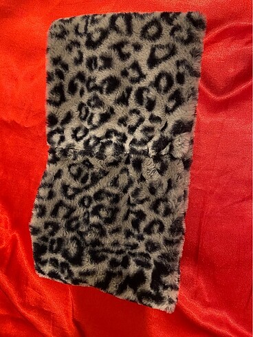 leopar desenli peluş boyunluk