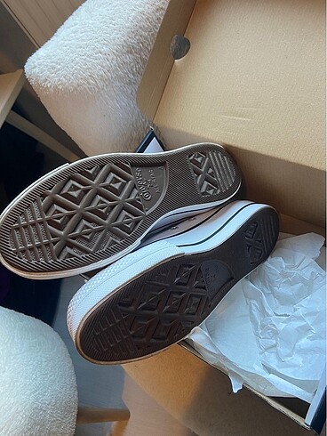 36,5 Beden beyaz Renk Orjinal converse chuck 70