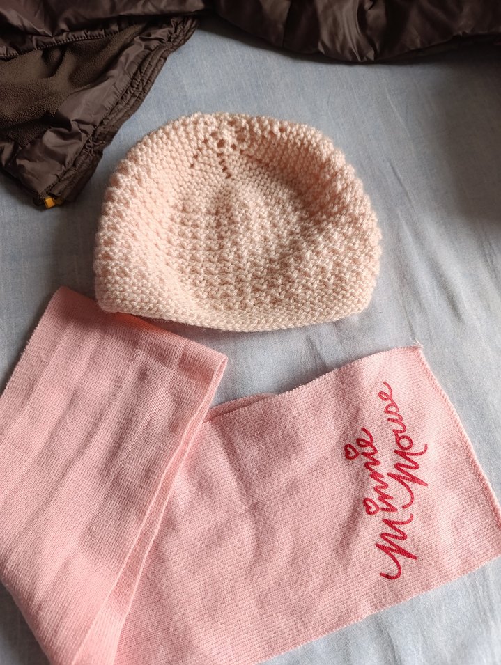 Pembe Nakışlı Örgü Çocuk Bere ve Atkı Seti - Görsel 3