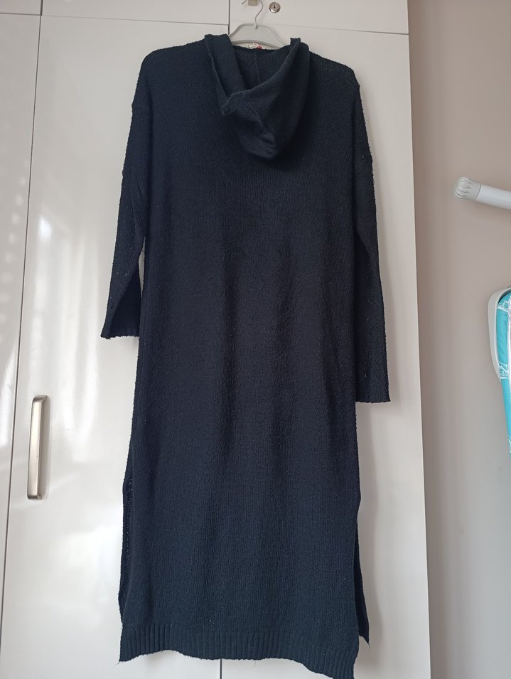 Uzun Siyah Kapüşonlu Triko Hırka - Görsel 4