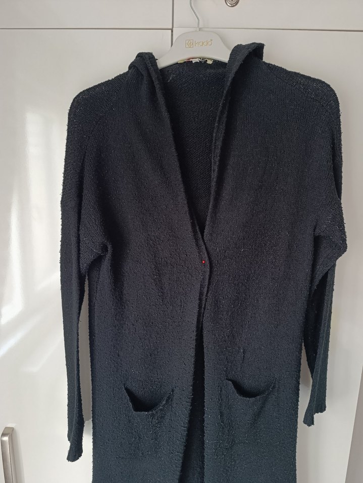 Uzun Siyah Kapüşonlu Triko Hırka - Görsel 2