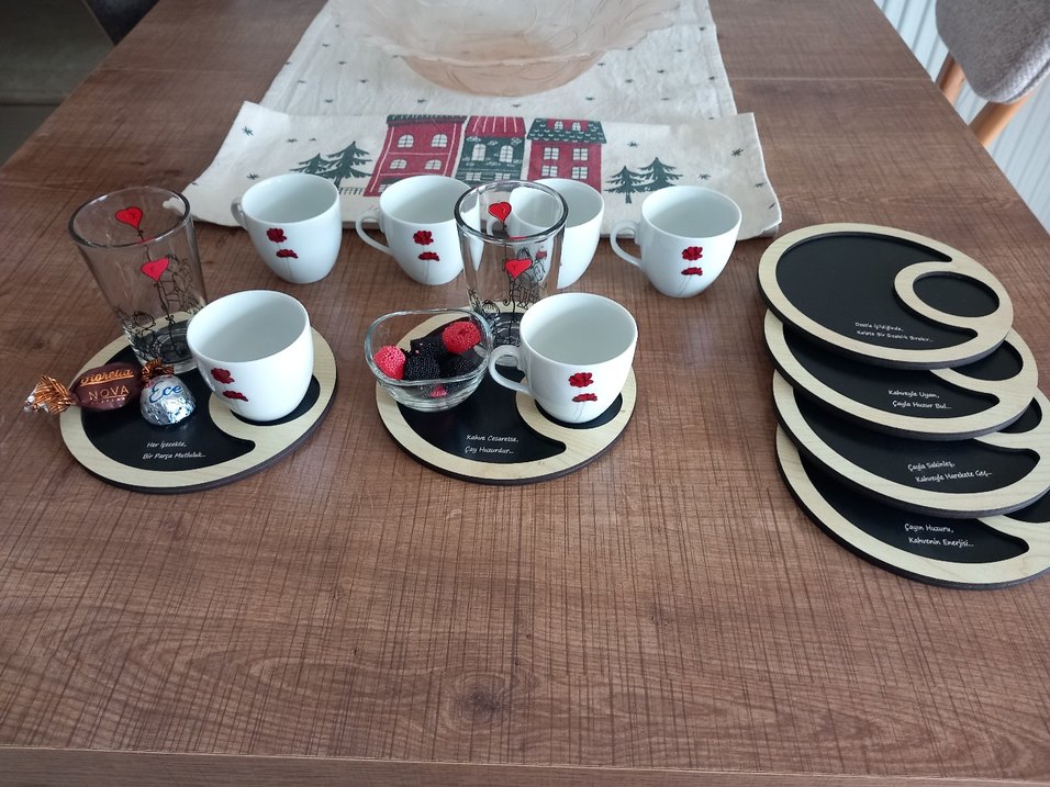 Beyaz Çiçek Desenli Porselen Fincan ve Bardak Seti - Görsel 3