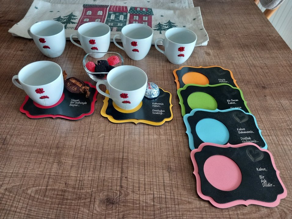 Kırmızı Çiçek Desenli Kahve Fincanı - Görsel 5