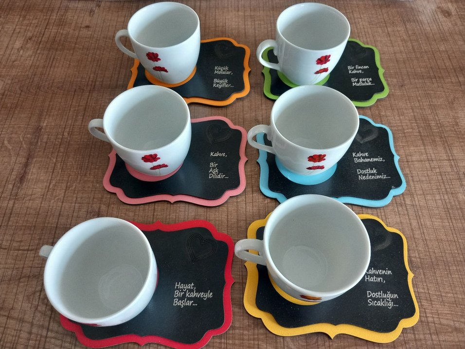 Kırmızı Çiçek Desenli Kahve Fincanı - Görsel 3