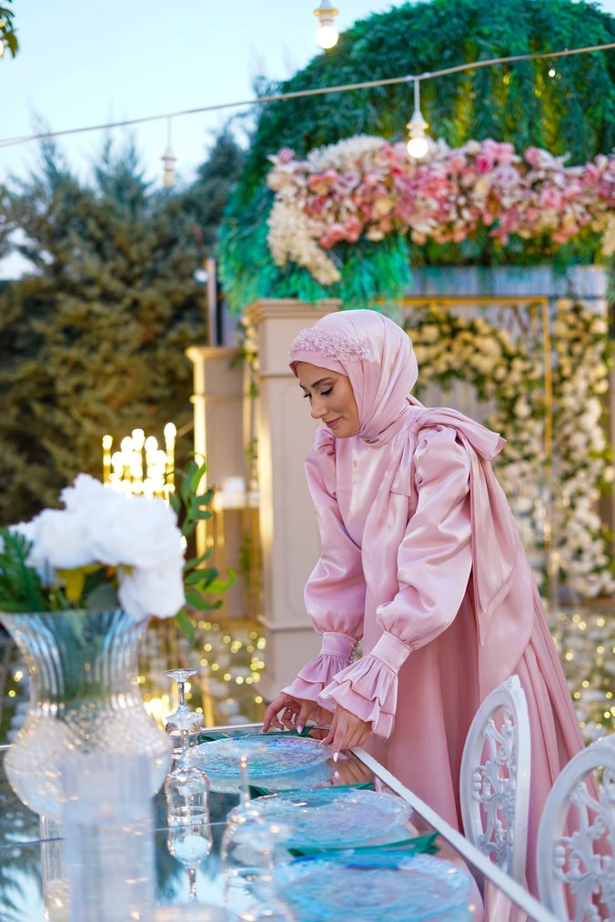 Pembe Drapeli Uzun Kollu Tesettür Abiye - Görsel 3