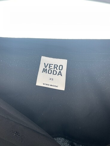 xs Beden çeşitli Renk Vero Moda Bluz %70 İndirimli.