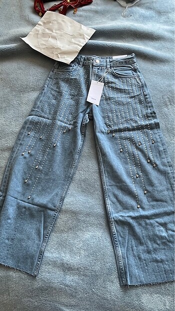 34 Beden mavi Renk Bershka taşlı pantolon