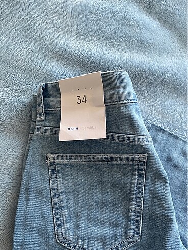 34 Beden Bershka taşlı pantolon