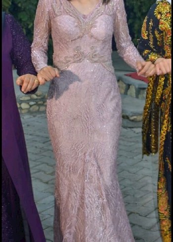 Alfabeta Pembe Dantel Uzun Kollu V Yaka Nişan Elbisesi