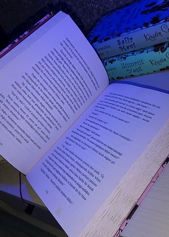 Yakut Kırmızı, Safir Mavi, Zümrüt Yeşil Roman Seti - Görsel 2