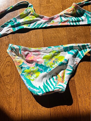 6 Yaş Beden yeşil Renk Zara Bikini 6-7 yaş