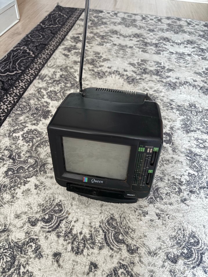 Gri Queen Mini Televizyon - Görsel 2