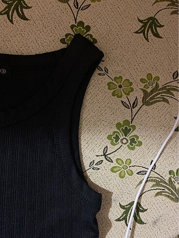 s Beden Siyah halter yaka crop