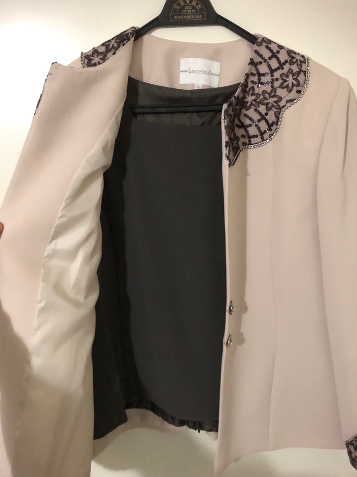 Nakışlı Yakalı Bej Kadın Ceket - Görsel 2