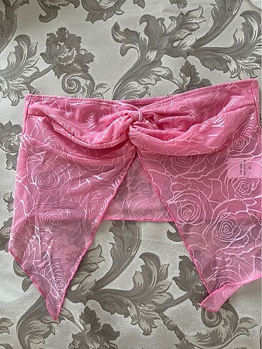 Zara Pembe crop