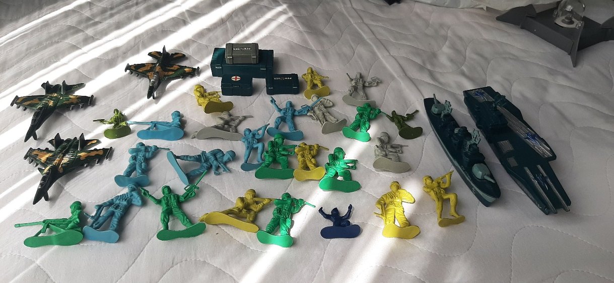 Kara ve Kamuflaj Renkli Model Uçak ve Gemi Seti fotolarda tümü - Görsel 4