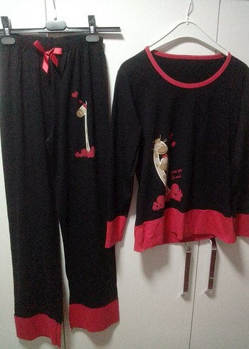 MODY MARKA M BDN UZUN KOLLUSiyah Kırmızı Baskılı Kadın PijamaTak - Görsel 3