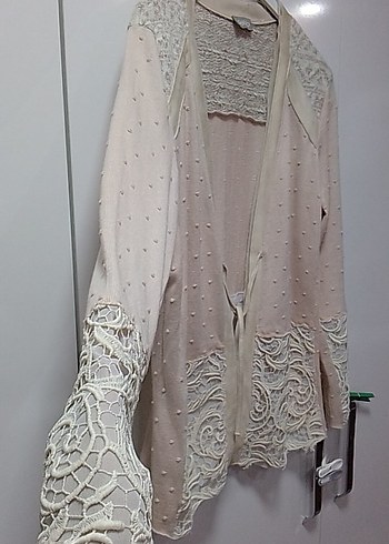 PUDRA TRİKO ÖRGÜ VE KREM DANTEL İŞLEMELİ YURTDIŞI CEKETSIFIR M/L - Görsel 4