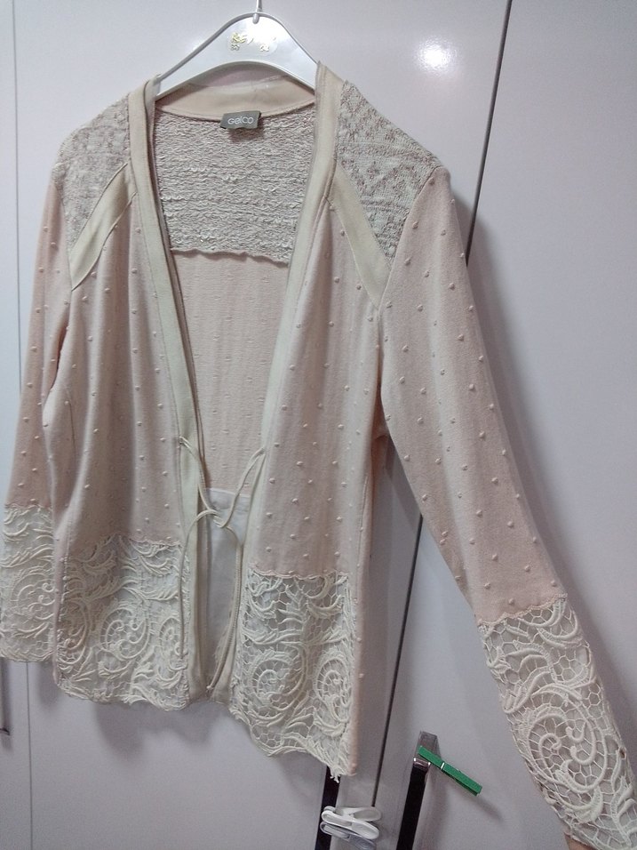 PUDRA TRİKO ÖRGÜ VE KREM DANTEL İŞLEMELİ YURTDIŞI CEKETSIFIR M/L - Görsel 2