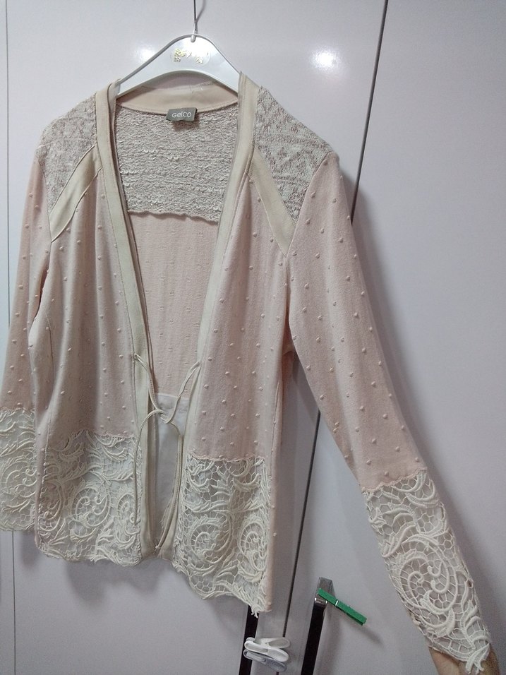 PUDRA TRİKO ÖRGÜ VE KREM DANTEL İŞLEMELİ YURTDIŞI CEKETSIFIR M/L - Görsel 3