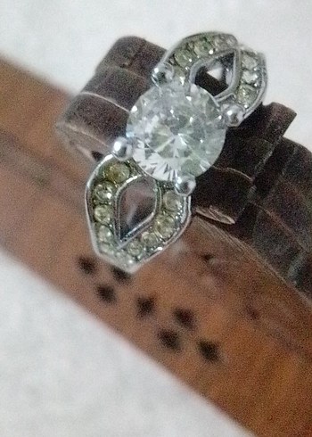 ZİRKON TEK TAŞ VE YANLARINDA MARKAZİT TAŞ KAPLAMA VE 19 ÖLÇÜDE - Görsel 3