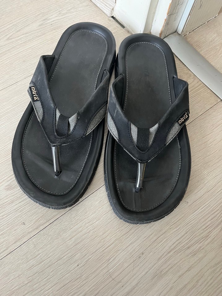 Erkek Siyah Minimalist Kayışlı Terlik - Görsel 2