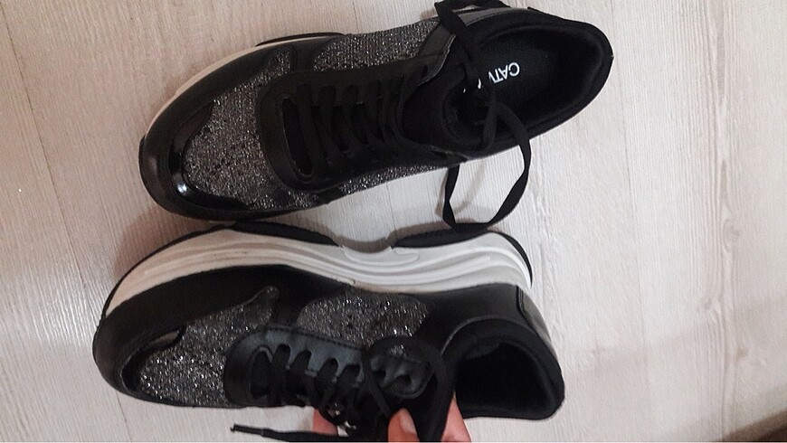 38 Beden siyah Renk Sıfır ürün 38 numara sneaker