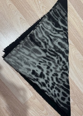 Desenli Şal - Görsel 3