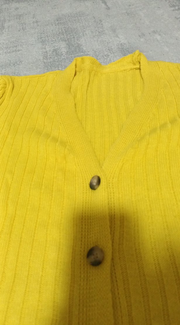 Düğmeli Sarı Kadın Kazak - Görsel 2