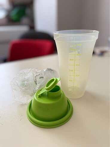 Tupperware shaker