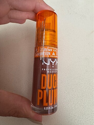 Nyx duck plump