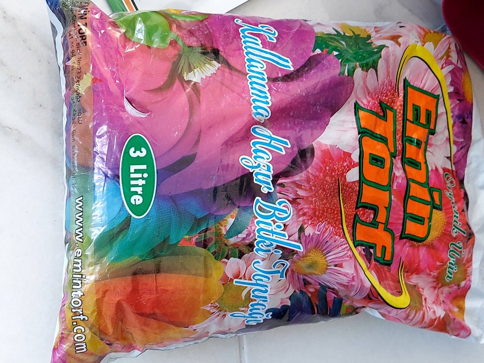 Bahçıvan Seti;Sulama Kabı,Saksı,Toprak, 2 paket tohum - Görsel 2