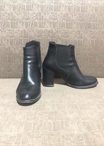 Siyah Deri Kadın Topuklu Bot