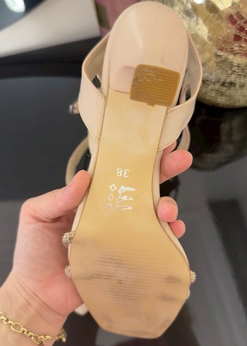 Bej Zincir Detaylı İnce Topuklu Kadın Ayakkabı - Görsel 3