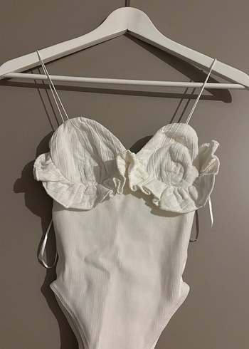 Zara Beyaz Fırfırlı Askılı Bustiyer