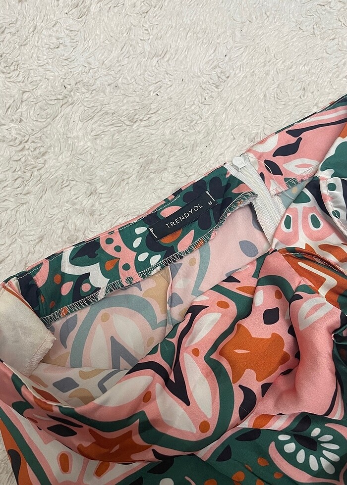 Trendyol desenli saten etek - Görsel 4