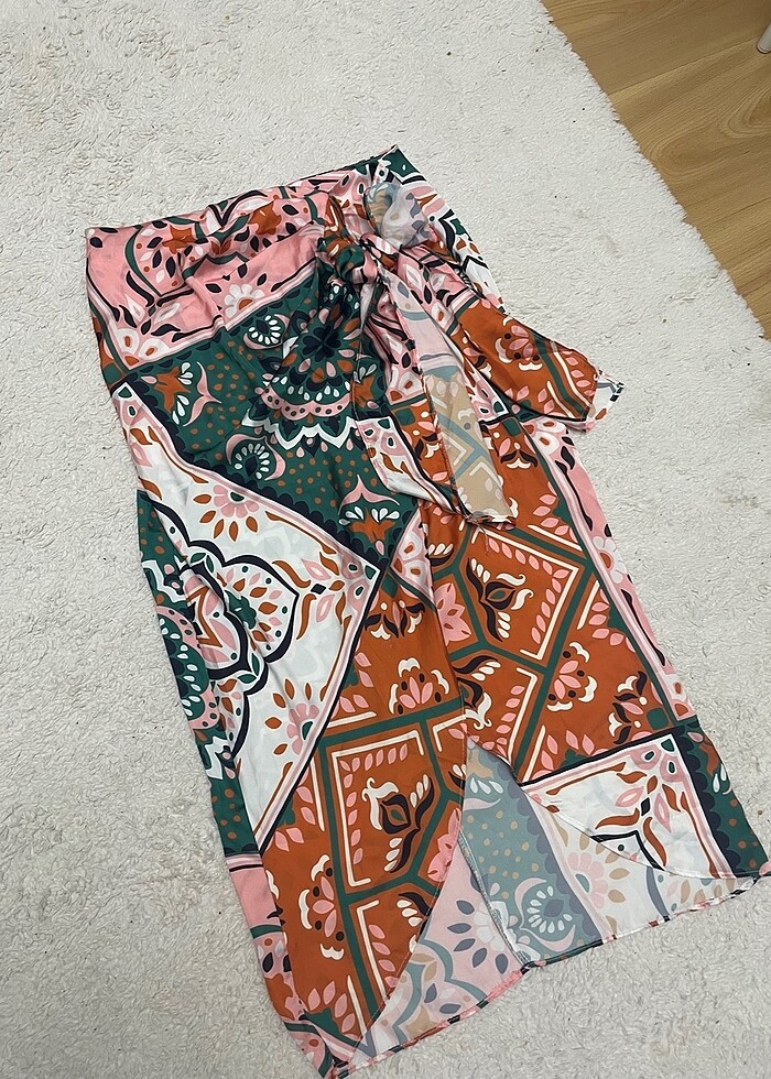 Trendyol desenli saten etek - Görsel 3