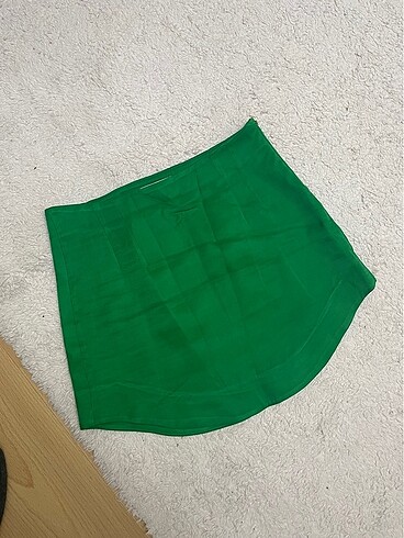 Yeşil mini saten etek - Görsel 2
