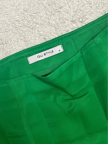 Yeşil mini saten etek - Görsel 4