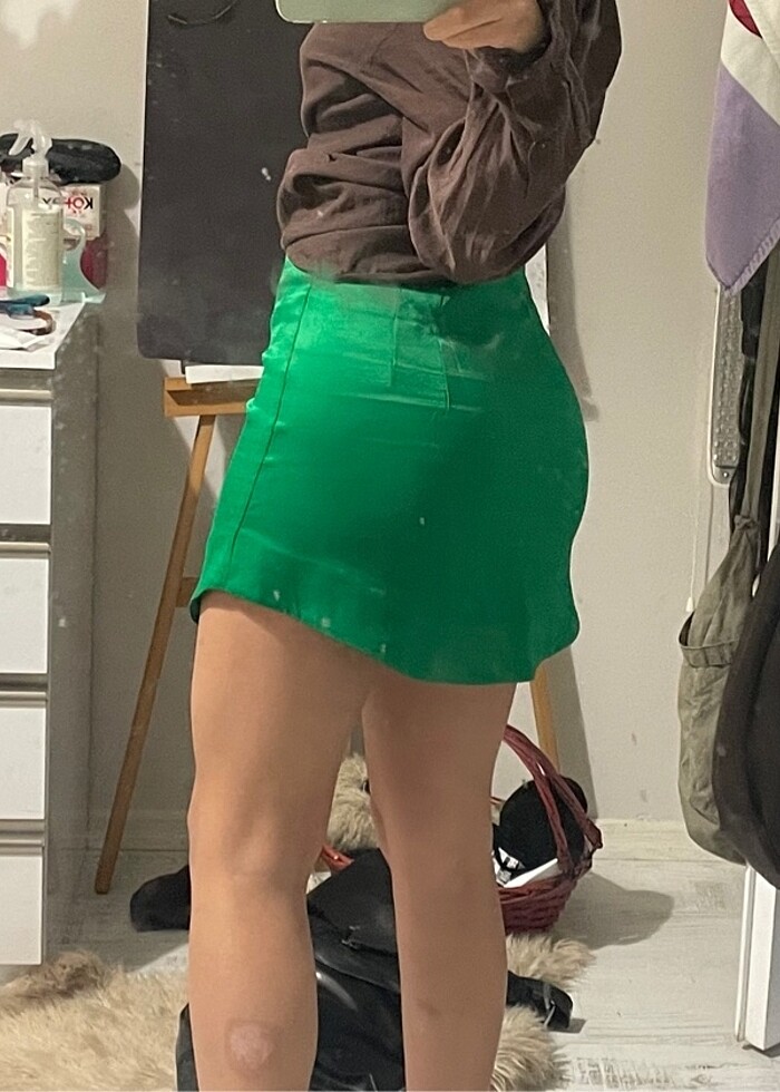 Yeşil mini saten etek - Görsel 3